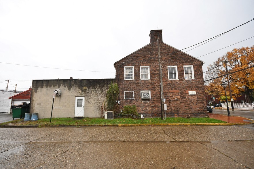 More Photos Of 303 14th St, Ambridge Freestanding For Lease