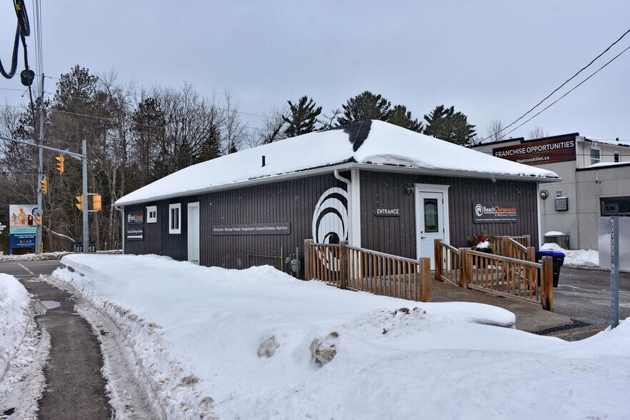 More Photos Of 1535 Mosley St, Wasaga Beach Storefront Retail Office For Sale