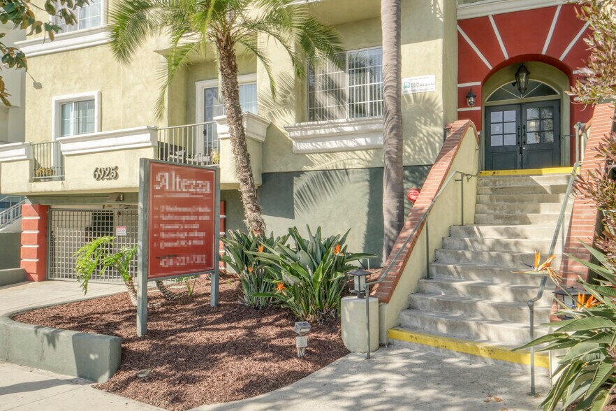 More Photos Of 6925 Kittyhawk Ave, Los Angeles Apartments For Sale