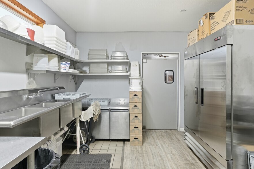 More Photos Of 4020 E Old US 30, Hamlet Restaurant For Sale