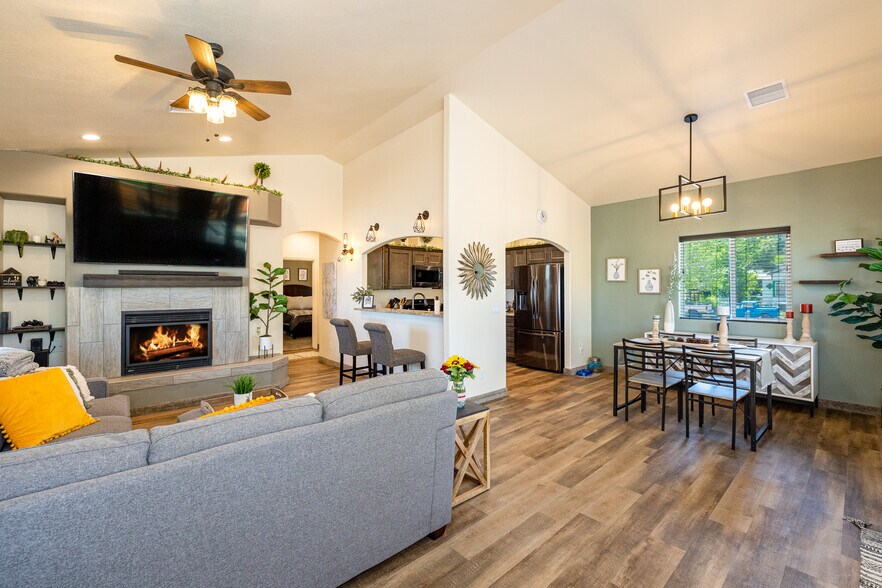 More Photos Of 116 S 1st St, Williams Office For Sale