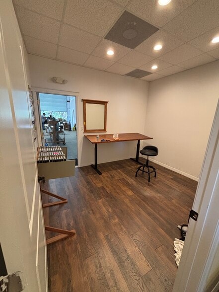 More Photos Of 4195 Corporate Ct, Palm Harbor Warehouse For Lease