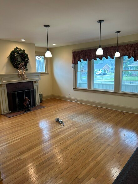 More Photos Of 280 Main St, Manchester Office For Sale