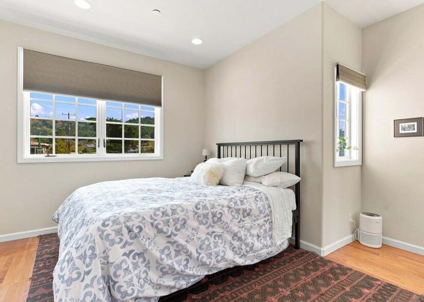 More Photos Of 2340 Palmetto Ave, Pacifica General Retail For Sale