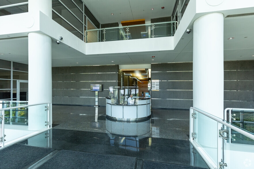 More Photos Of 1111 W 22nd St, Oak Brook Office For Lease