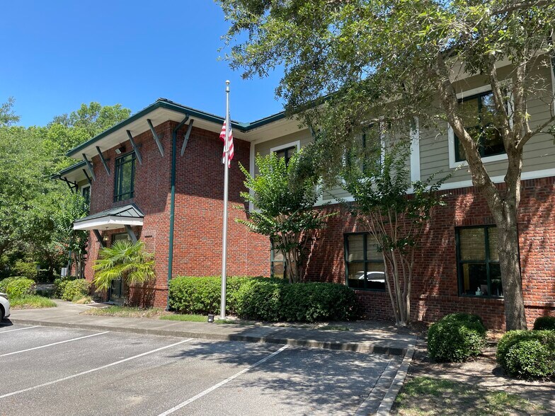 More Photos Of 884 Allbritton Blvd, Mount Pleasant Office For Lease