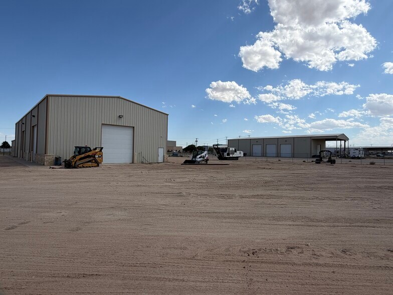More Photos Of 2821 E Pearl St, Odessa Warehouse For Lease