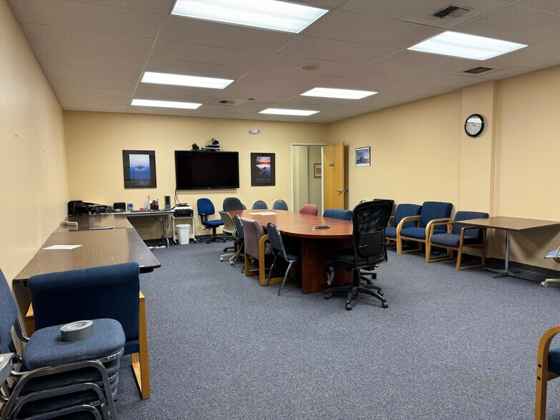 More Photos Of 151 Warehouse Dr, Soldotna Flex For Lease