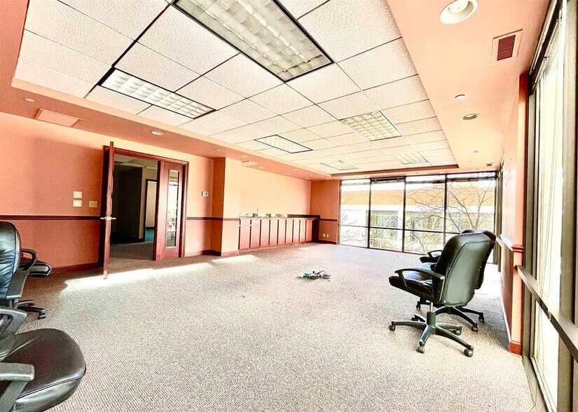 More Photos Of 456 Fulton St, Peoria Office For Sale