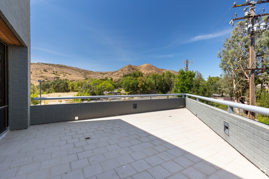 More Photos Of 30851 Agoura Rd, Agoura Hills Loft Creative Space For Lease