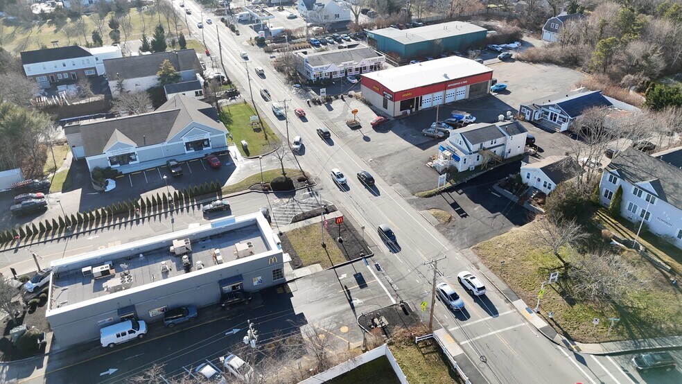 More Photos Of 236-242 Teaticket Hwy, East Falmouth Freestanding For Lease