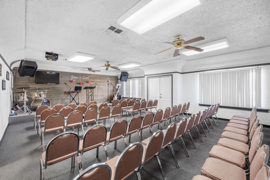 More Photos Of 6095 Atlantic Ave, Long Beach Restaurant For Sale