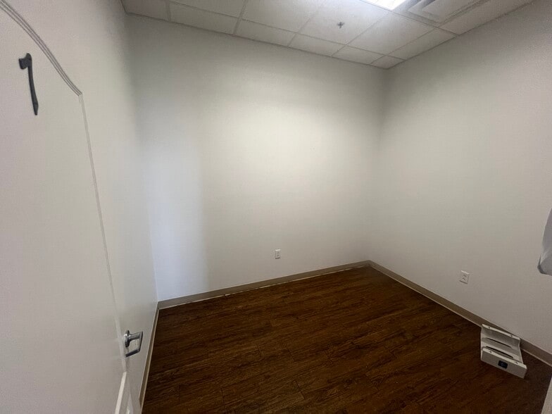 More Photos Of 3202 S W S Young Dr, Killeen Medical For Lease