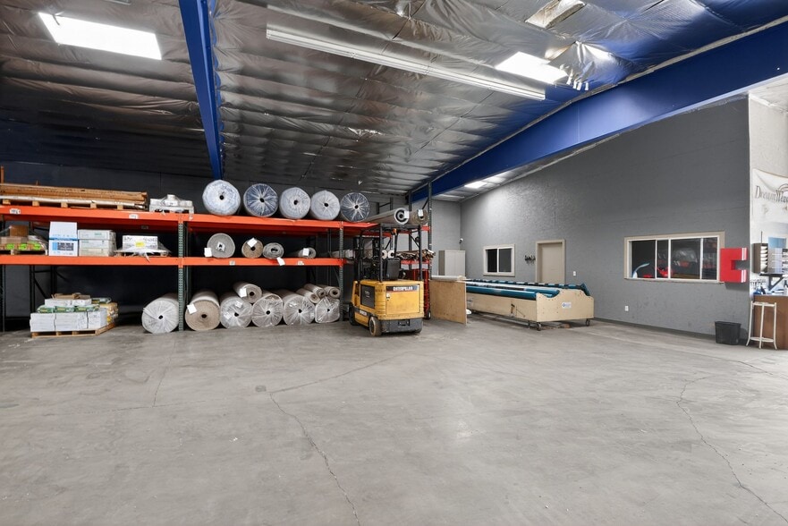 More Photos Of 18314 Sherman Way, Reseda Storefront For Lease