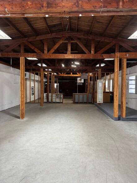 More Photos Of 438 Lake Ave, Saint James Storefront For Lease