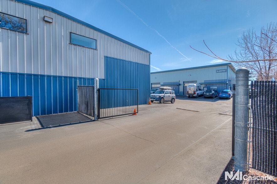 More Photos Of 1305-1309 SE Armour Rd, Bend Warehouse For Lease