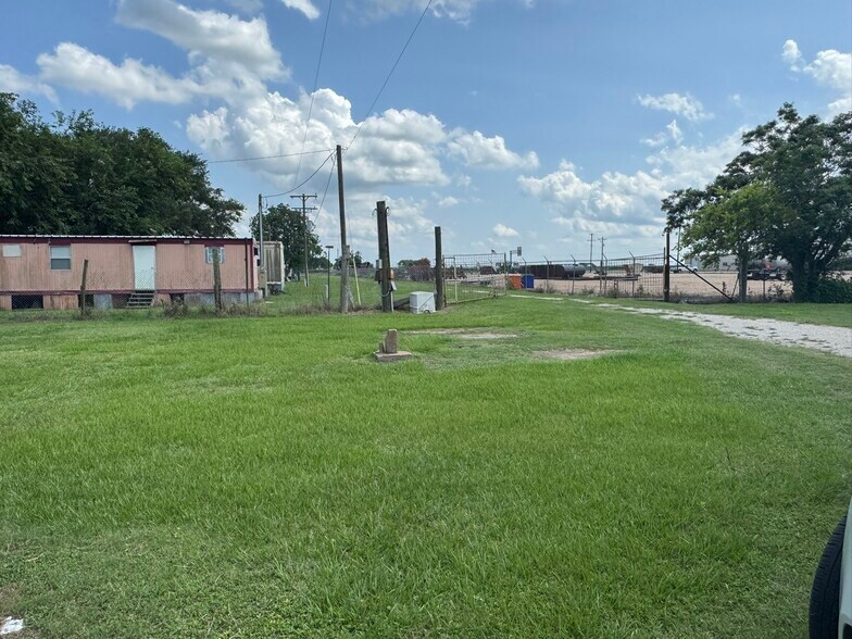 More Photos Of 26544 S Hwy 59, El Campo Land For Sale