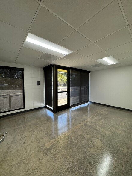 More Photos Of 10635-10665 W Vanowen St, Burbank Manufacturing For Lease