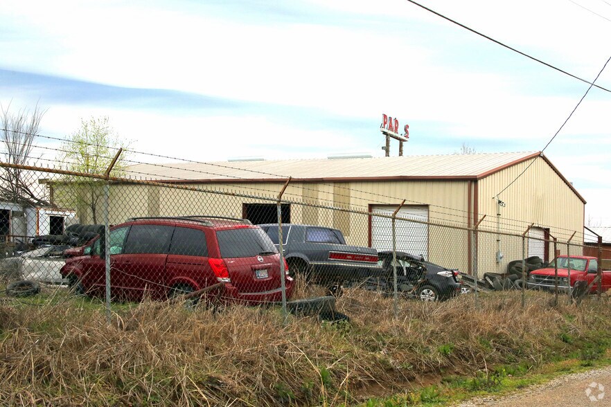 More Photos Of 5807 S 56th West Ave, Tulsa Auto Salvage Facility For Sale