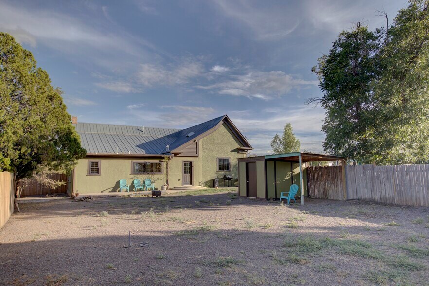 More Photos Of 405 W Avenue E, Alpine Specialty For Sale