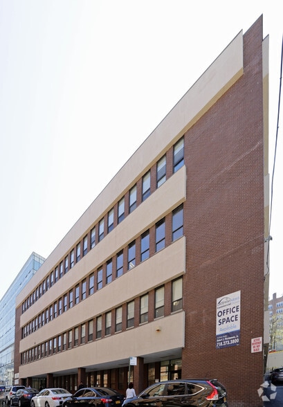 More Photos Of 120 Stuyvesant Pl, Staten Island Office Residential For Lease