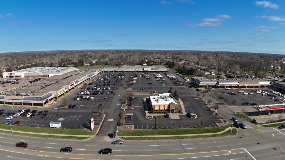 More Photos Of 26300-26650 Ford Rd, Dearborn Heights Unknown For Lease