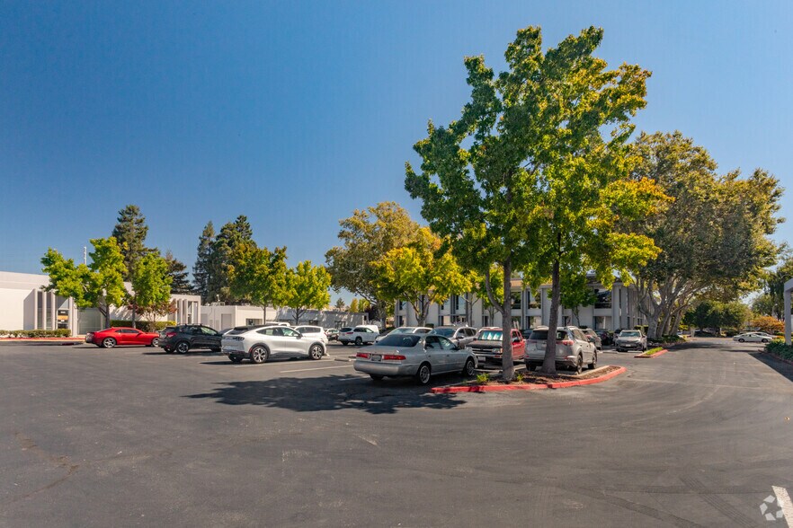 More Photos Of 2910-2960 Scott Blvd, Santa Clara Light Distribution For Lease