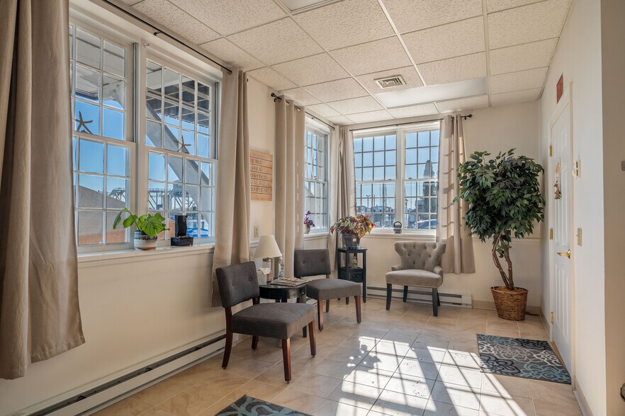 More Photos Of 47 Water St, Mystic Marina For Sale