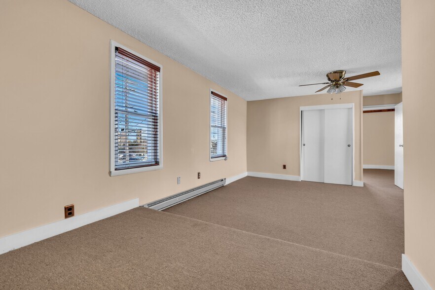 More Photos Of 519 Bristol Pike, Croydon Office Residential For Sale