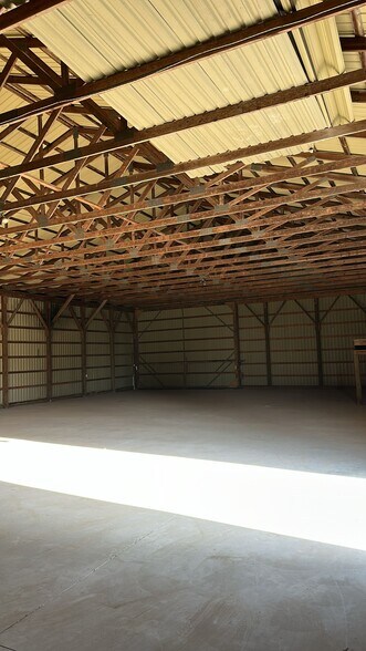 More Photos Of 7076 N 5th Side Rd, Innisfil Warehouse For Lease