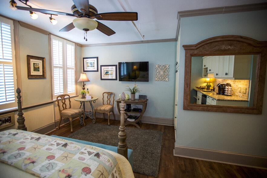 More Photos Of 96 N Market St, Charleston Storefront Retail Residential For Sale