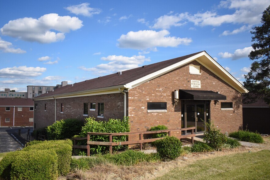 Primary Photo Of 1 Physicians Park, Frankfort Medical For Sale