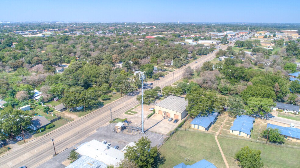 More Photos Of 2620 Carson St, Haltom City Light Distribution For Lease