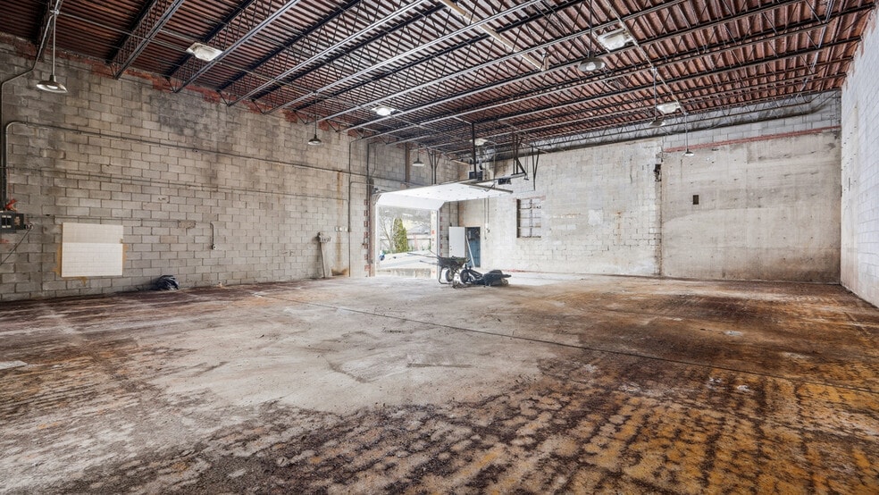More Photos Of 2750 Banksville Rd, Pittsburgh Warehouse For Sale