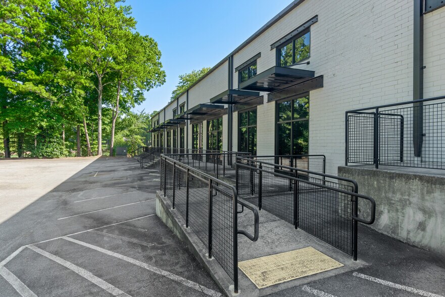 More Photos Of 3586 Pierce Dr NE, Chamblee Office For Lease