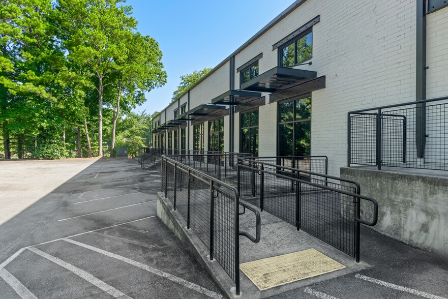 More Photos Of 3586 Pierce Dr NE, Chamblee Office For Sale