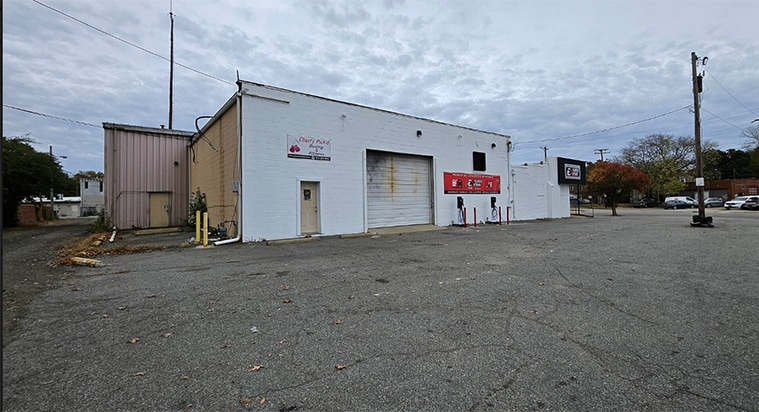 More Photos Of 2300 N Lombardy St, Richmond Flex For Lease