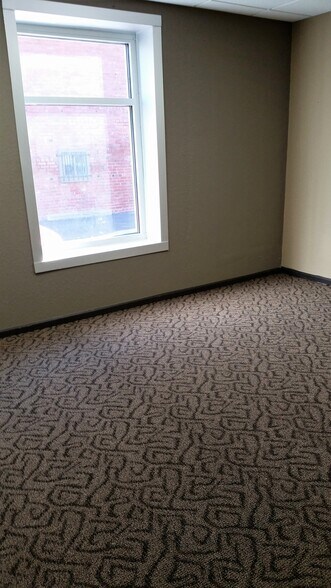 More Photos Of 1711 Westport Rd, Kansas City Office For Sale