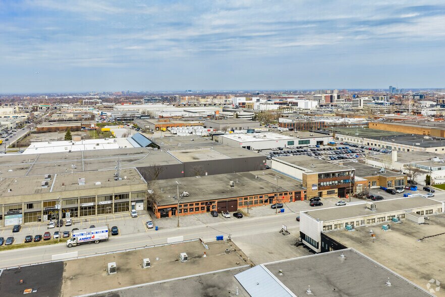 More Photos Of 5579-5581 Rue Paré, Mt Royal Industrial For Lease