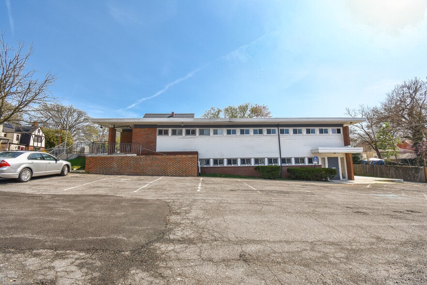 More Photos Of 3505 Perry St, Mount Rainier Office For Lease