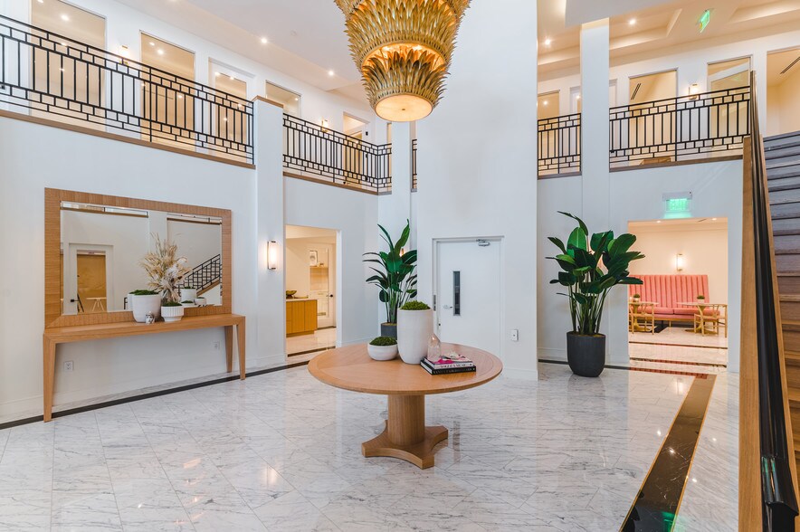 More Photos Of 2211 W Burbank Blvd, Burbank Office For Sale