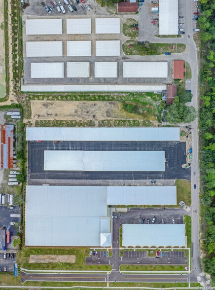 More Photos Of 3617 Commercial Way, Spring Hill Self Storage For Lease