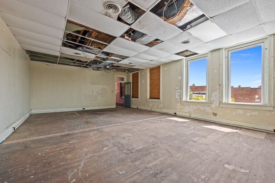 More Photos Of 220-222 S Scales St, Reidsville Storefront Retail Office For Sale