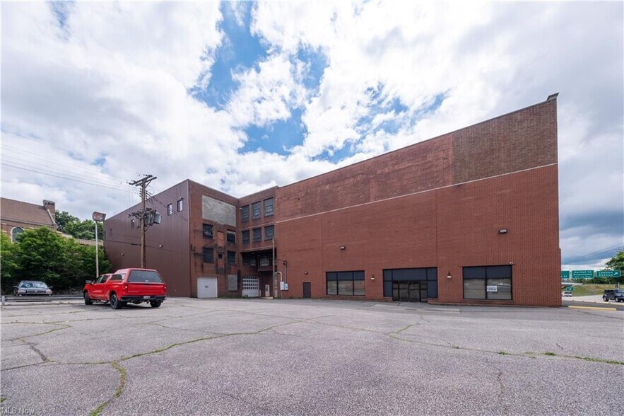 More Photos Of 1439 Sunset Blvd, Steubenville Light Manufacturing For Sale