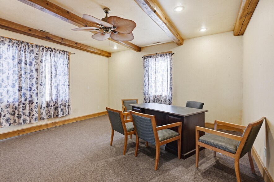 More Photos Of 2307 Missouri Ave, Carthage Light Distribution For Sale