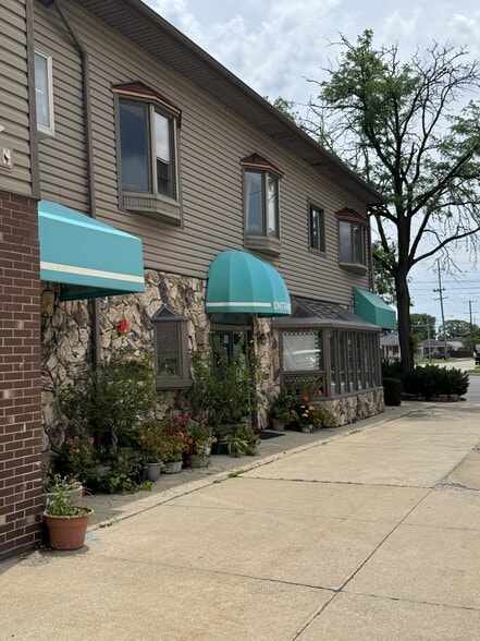 More Photos Of 1122-1128 Eureka Rd, Wyandotte Storefront Retail Office For Sale