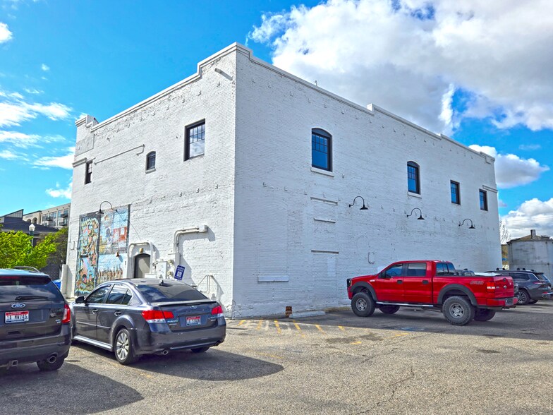 More Photos Of 1402 W Grove St, Boise General Retail For Lease