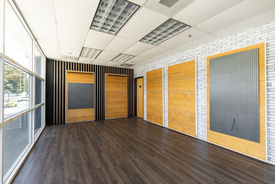 More Photos Of 800 American Way, Windsor Freestanding For Lease