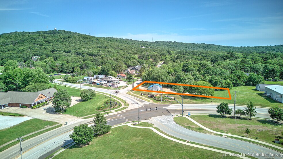 More Photos Of 778 S Happy Hollow Rd, Fayetteville Freestanding For Sale