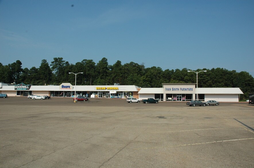 More Photos Of 1900-1936 N West Ave, El Dorado Unknown For Lease